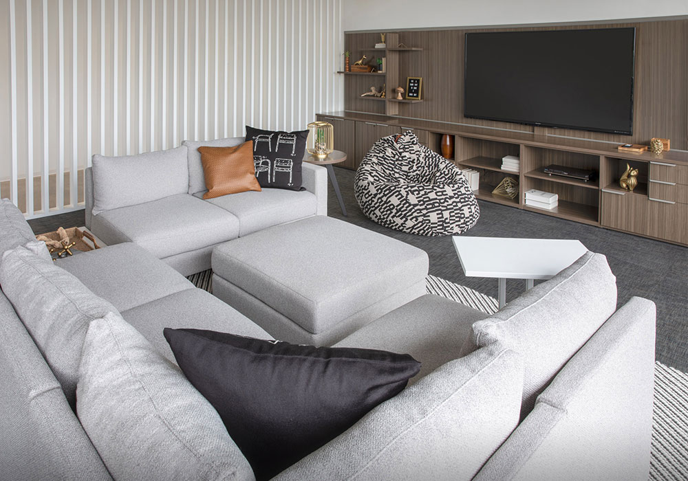 Collette: Sectional and ottoman