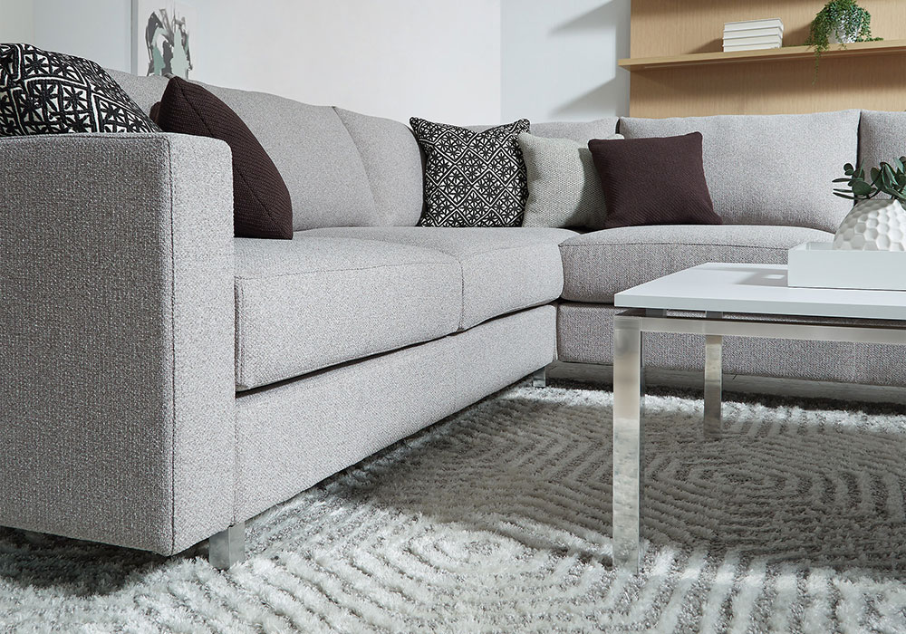Collette: Sectional with metal legs